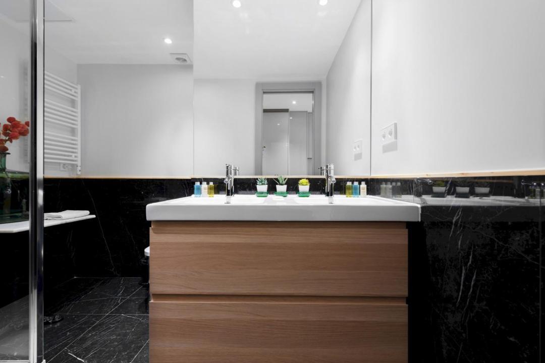 2 Bedrooms 1 Bathroom Furnished - Justicia - Executive Style - Mintystay Madrid Exteriör bild